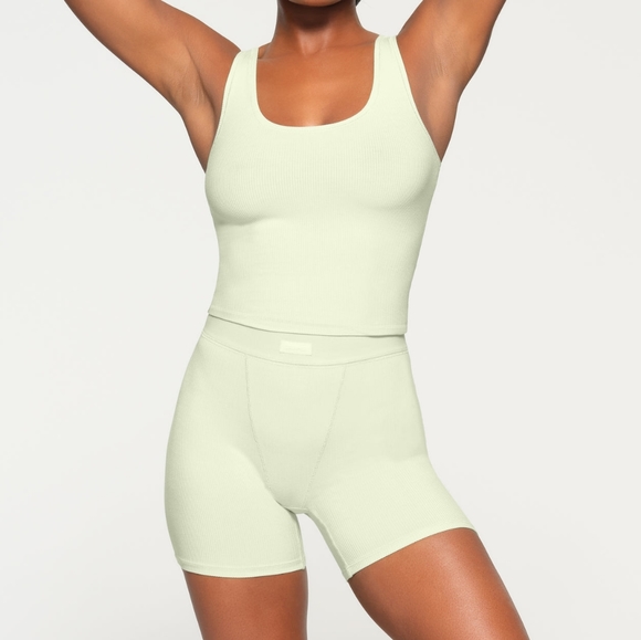 SKIMS Soft lounge boxer shorts Honeydew pale green - Picture 5 of 5